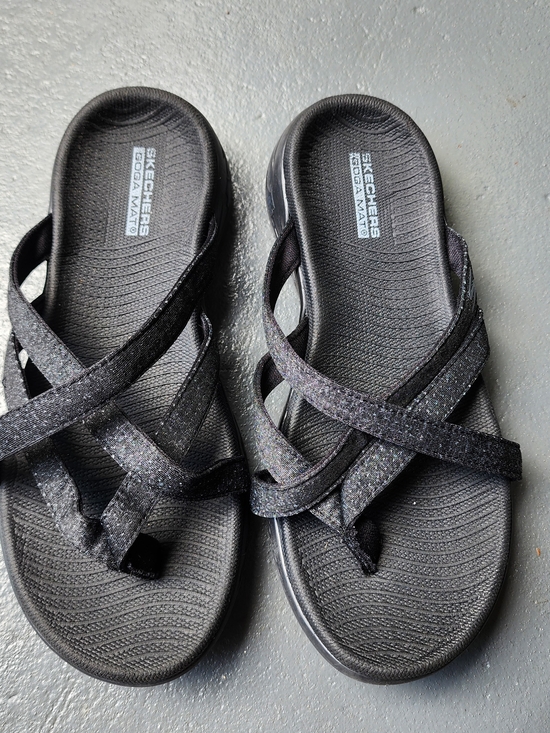 Skechers Shoes - Skechers Goga Mat Sandals Women's Sz 7.5 Black Thong Flip Flops Slip On Cushion